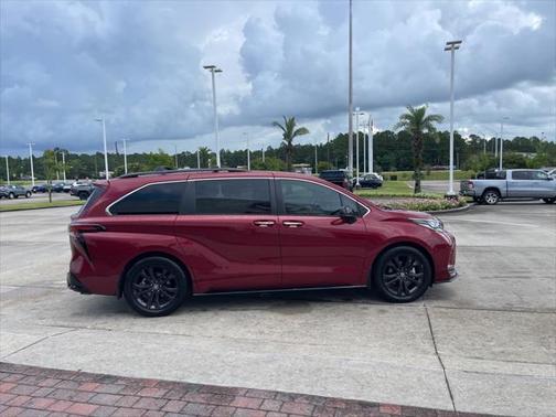 2022 Toyota Sienna XSE 7 Passenger