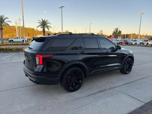2022 Ford Explorer ST