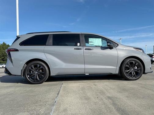 2025 Toyota Sienna XSE 7 Passenger