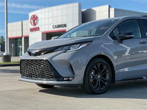 2025 Toyota Sienna XSE 7 Passenger