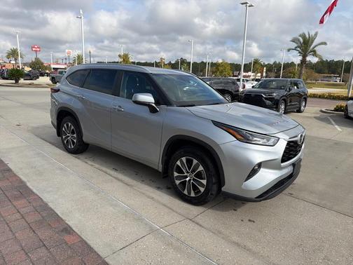 2024 Toyota Highlander XLE