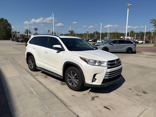 Blizzard Pearl 2017 Toyota Highlander XLE