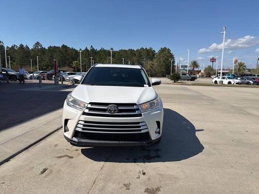 Blizzard Pearl 2017 Toyota Highlander XLE