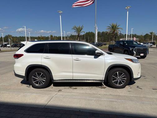 Blizzard Pearl 2017 Toyota Highlander XLE