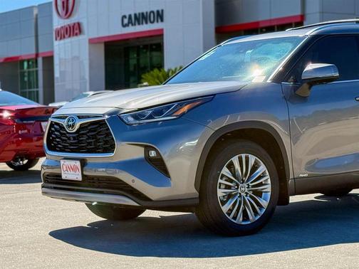 2026 Toyota Highlander Hybrid Platinum