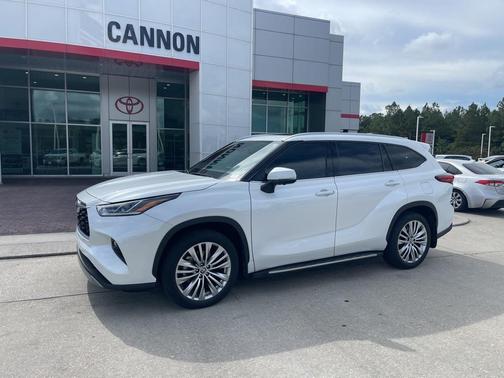 2023 Toyota Highlander Hybrid Platinum