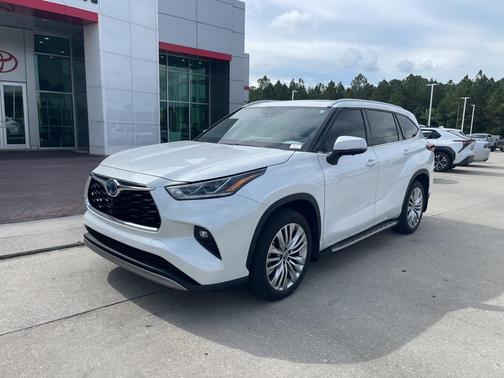 2023 Toyota Highlander Hybrid Platinum