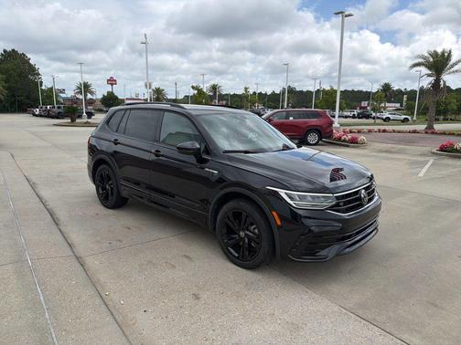 Deep Black 2024 Volkswagen Tiguan 2.0T SE R-Line Black