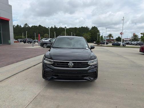 Deep Black 2024 Volkswagen Tiguan 2.0T SE R-Line Black