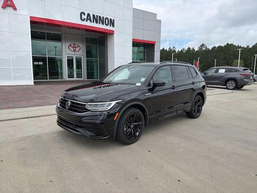 Deep Black 2024 Volkswagen Tiguan 2.0T SE R-Line Black