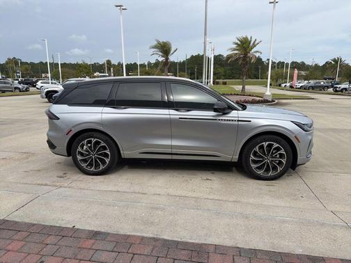 Radiance Metallic 2025 Lincoln Nautilus Reserve