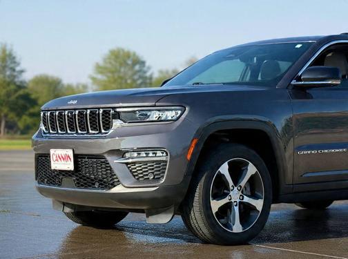 Baltic Gray Metallic Clearcoat 2024 Jeep Grand Cherokee Limited