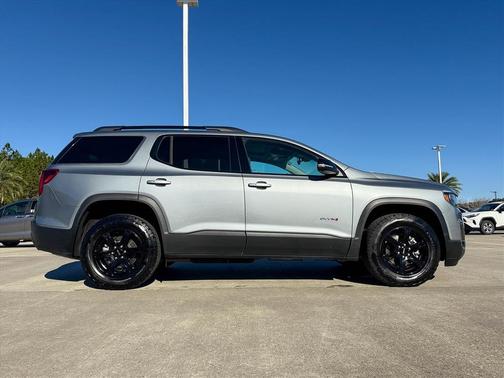 2023 GMC Acadia AWD AT4