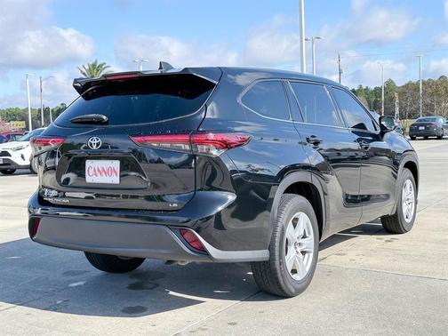 2022 Toyota Highlander LE