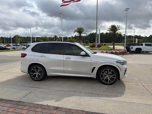 White Metallic 2022 BMW X5 sDrive40i