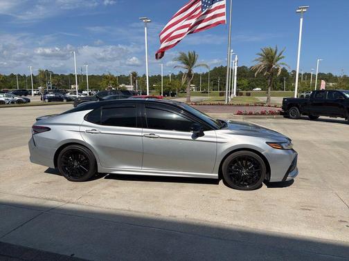 2024 Toyota Camry Hybrid SE