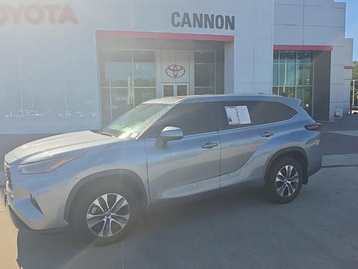 Moon Dust 2024 Toyota Highlander XLE