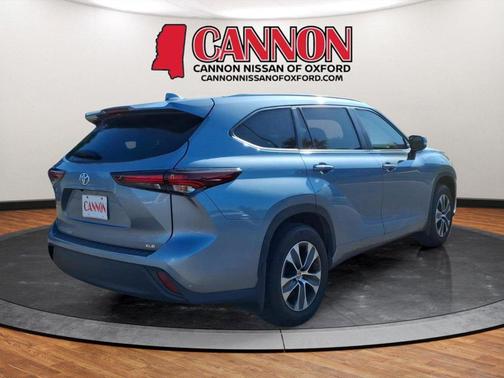Moon Dust 2024 Toyota Highlander XLE
