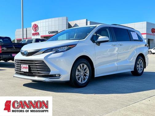 2023 Toyota Sienna XLE