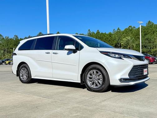 2023 Toyota Sienna XLE