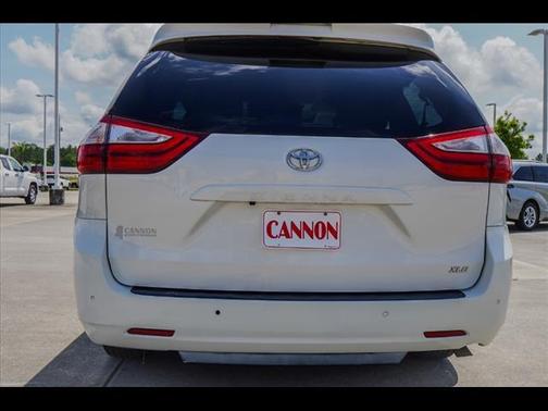 2018 Toyota Sienna XLE Premium