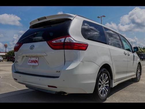 2018 Toyota Sienna XLE Premium