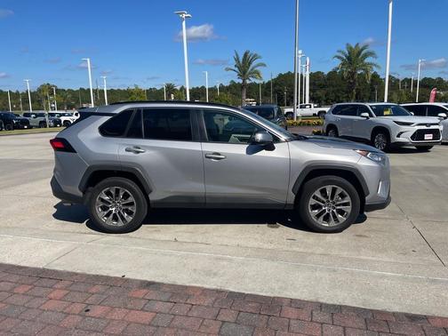 2021 Toyota RAV4 XLE Premium