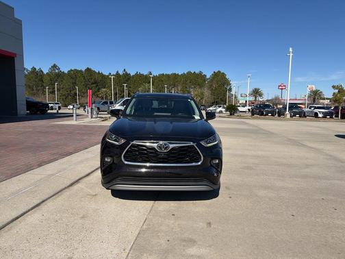 2022 Toyota Highlander Platinum