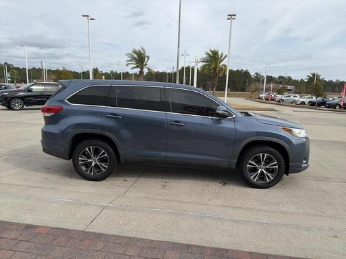2019 Toyota Highlander LE I4