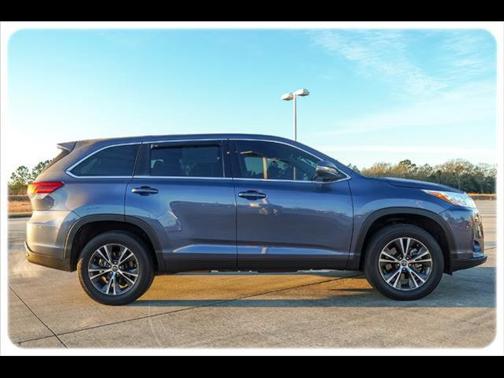 2019 Toyota Highlander LE I4