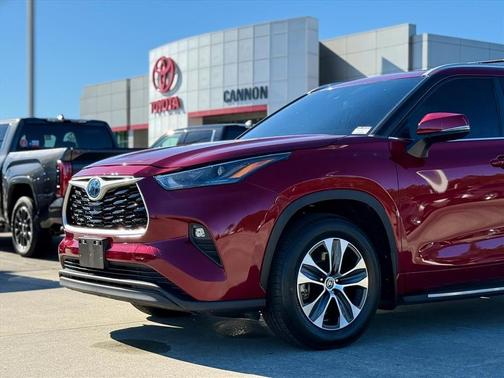 2024 Toyota Highlander Hybrid XLE