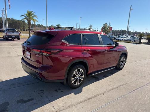 2024 Toyota Highlander Hybrid XLE