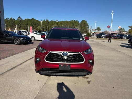 2024 Toyota Highlander Hybrid XLE