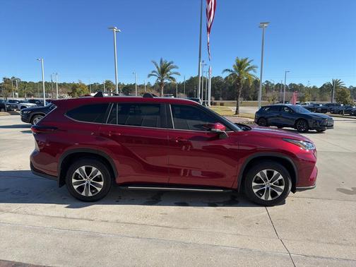 2024 Toyota Highlander Hybrid XLE
