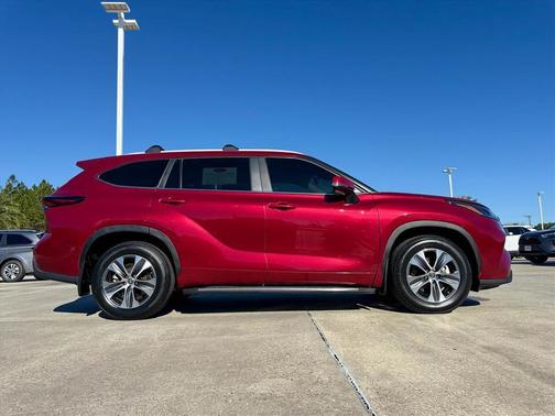 2024 Toyota Highlander Hybrid XLE