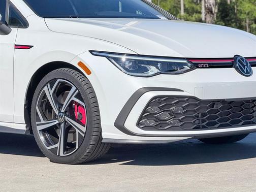 2024 Volkswagen Golf GTI 2.0T SE DSG