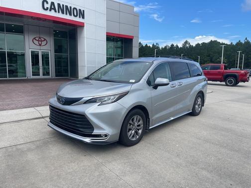 2021 Toyota Sienna XLE