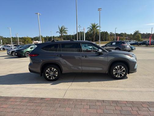 2021 Toyota Highlander Hybrid XLE