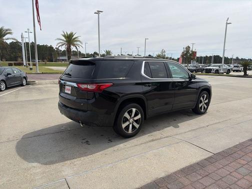 2021 Chevrolet Traverse LT Leather