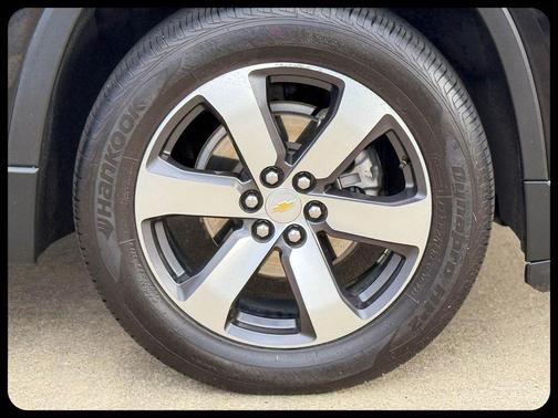 Mosaic Black Metallic 2021 Chevrolet Traverse LT Leather