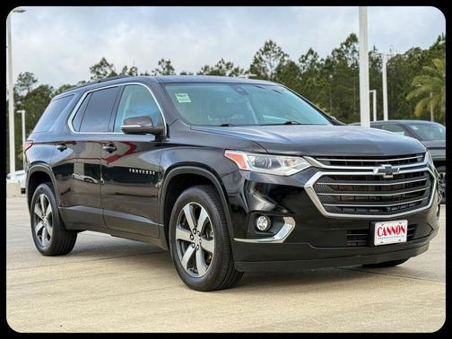 Mosaic Black Metallic 2021 Chevrolet Traverse LT Leather