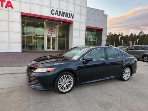 2020 Toyota Camry Hybrid XLE