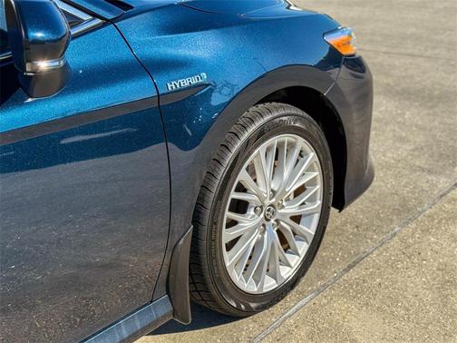 2020 Toyota Camry Hybrid XLE