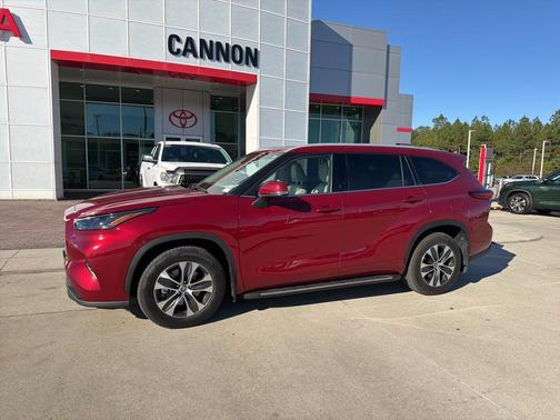 2022 Toyota Highlander Hybrid XLE