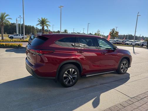 2022 Toyota Highlander Hybrid XLE