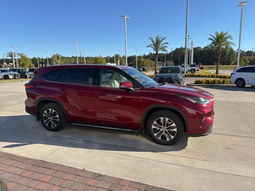 2022 Toyota Highlander Hybrid XLE