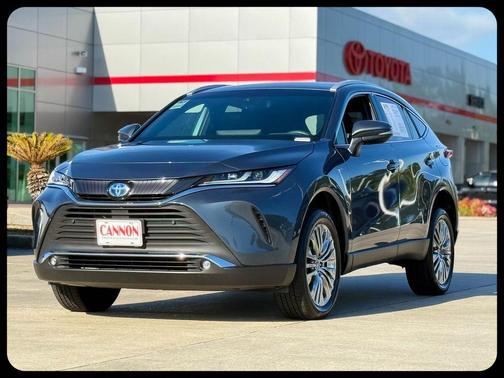 Coastal Gray Metallic 2023 Toyota Venza XLE