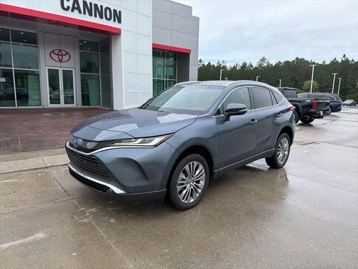Coastal Gray Metallic 2023 Toyota Venza XLE