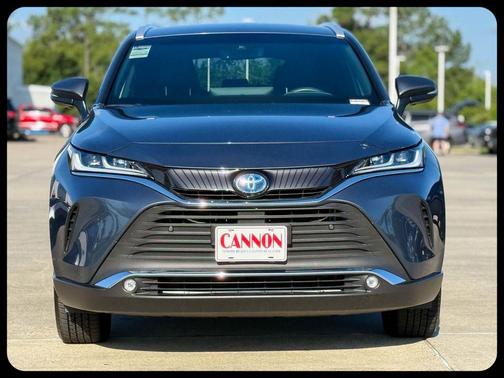 Coastal Gray Metallic 2023 Toyota Venza XLE