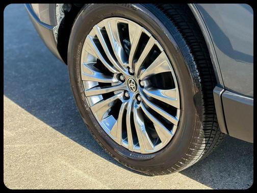 Coastal Gray Metallic 2023 Toyota Venza XLE